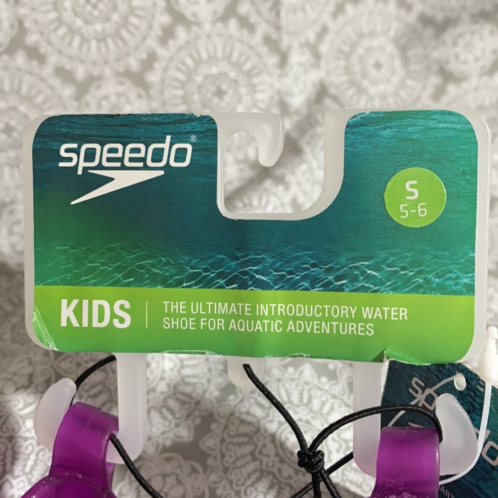 Size 5/6 Kids water shoes - Picture 6 of 10